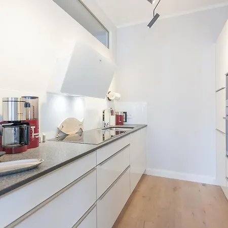 Apartment First White Pearl Sellin (Rugen)
